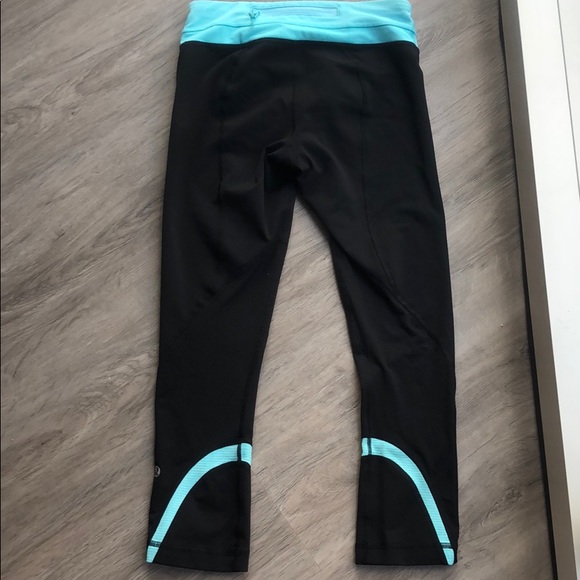 Lululemon black/blue run inspire crop leggings - Picture 2 of 6
